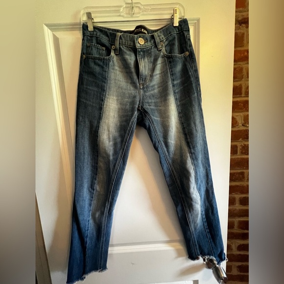 Like new! Express Two Tone Cropped Straight Leg Jean - Picture 3 of 5